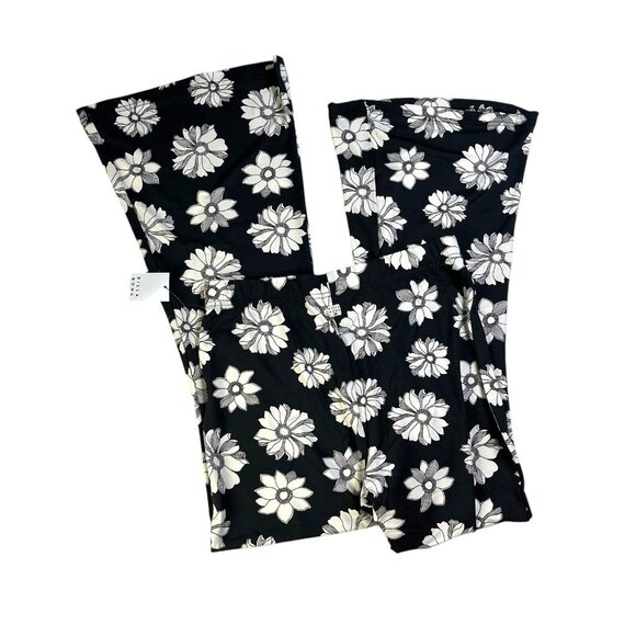 Billabong Size Large Black White Bold Floral Print Hang Loose Knit Flare Pants - Picture 2 of 3